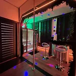 Casa de Férias Chambre De Charme, Sauna, Jacuzzi,Billard Vip