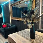 De Charme, Sauna, Jacuzzi,billard Vip