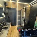 Сasa de vacaciones De Charme, Sauna, Jacuzzi,billard Vip