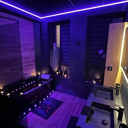 Chambre De Charme, Sauna, Jacuzzi,Billard Vip Casa de Férias *