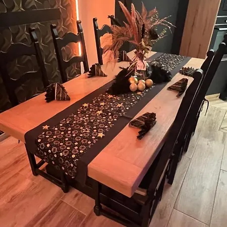 Aux Secrets De Lora, De Charme Vip *