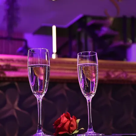 De Charme, Sauna, Jacuzzi,billard Vip, Clim *
